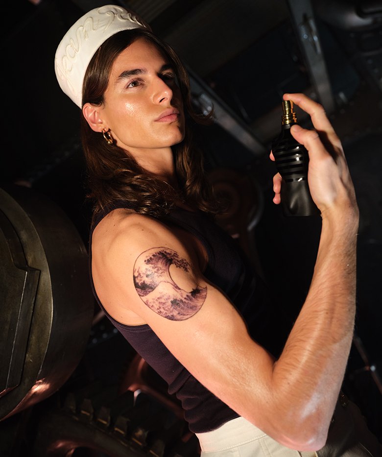 Le male holding le male le parfum in his hand